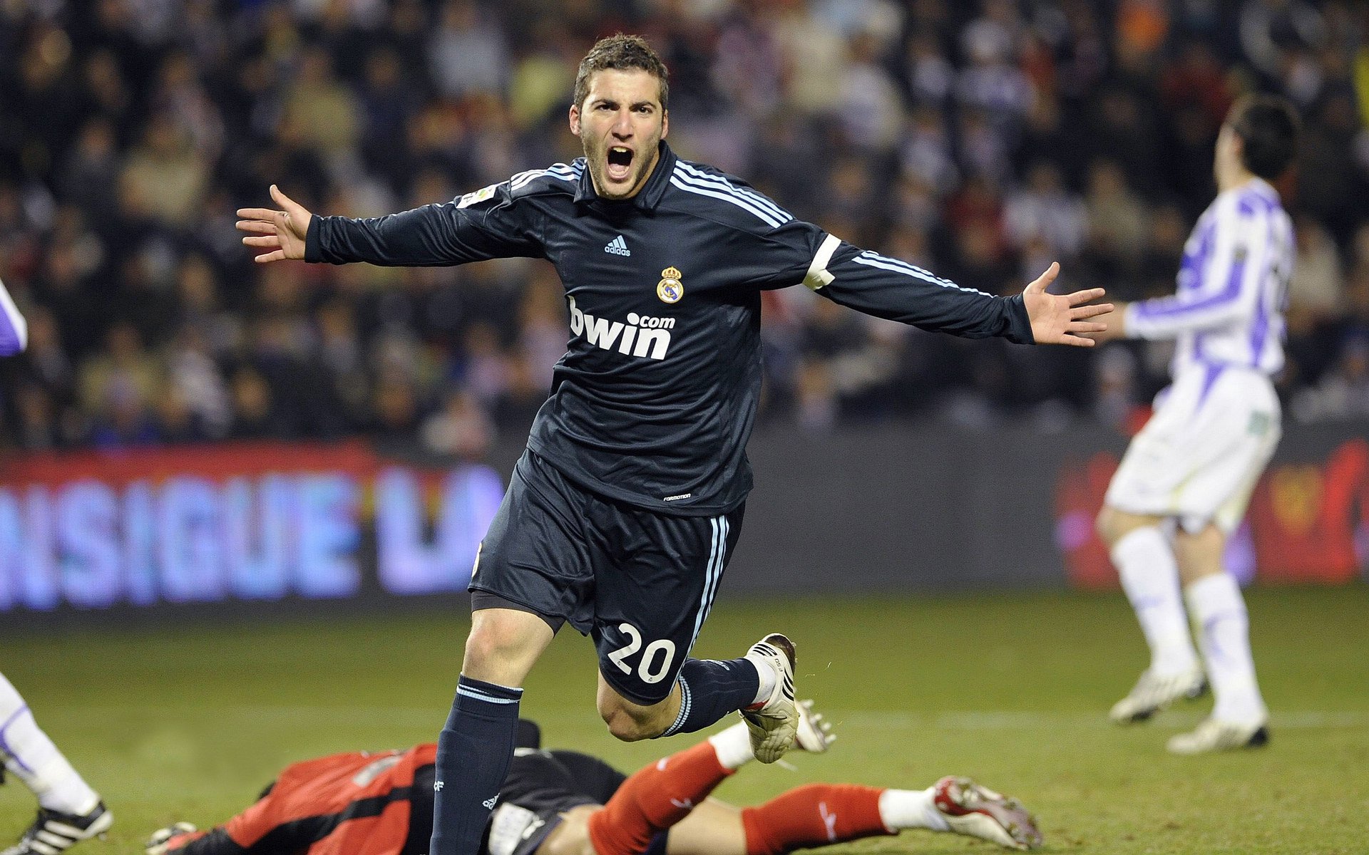 法甲激烈争夺,战术变化不断,比赛高潮不断,法甲比赛集锦